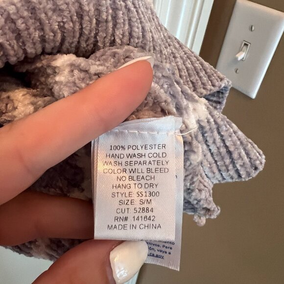 Gray & White Open Back Sweater - Picture 4 of 4